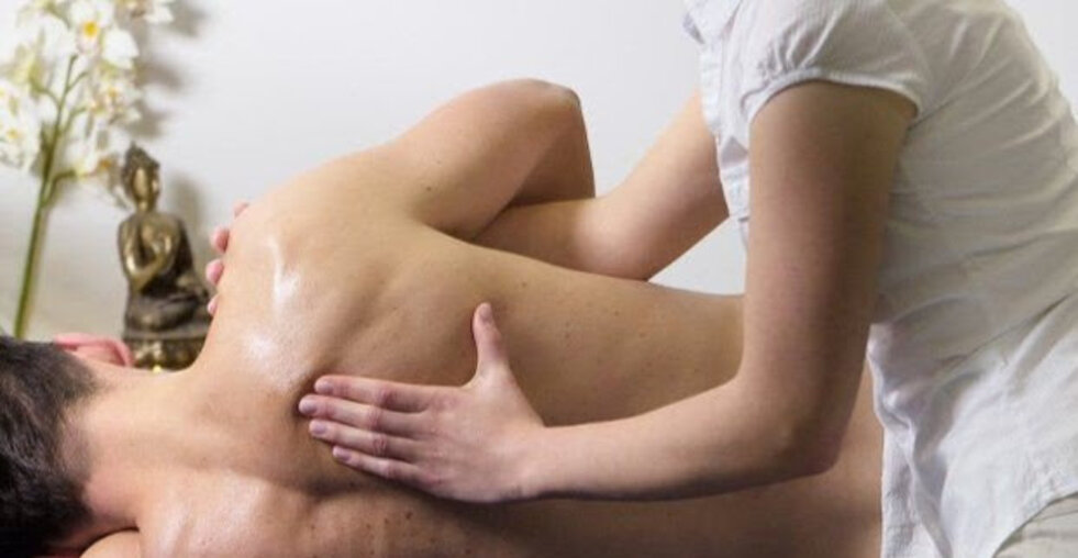 terapia con massaggio thailandese alla schiena