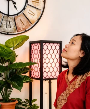 Lek in divisa thailandese nello studio Massaggio Thai Relax a Ravenna
