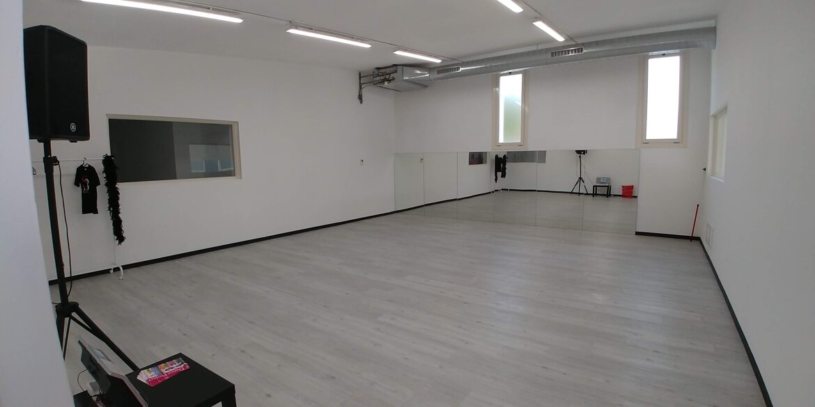 562687fb-8841-4432-94c2-b686cf94156f 562687fb-8841-4432-94c2-b686cf94156f