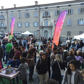 giochi dei nonni a Morbegno (SO) i giochi dei nostri antenati in occasione della storica sagra del Bitto a Morbegno