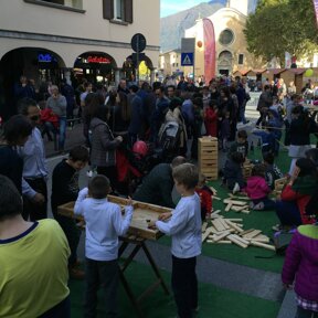 giochi dei nonni a Morbegno (SO) i giochi dei nostri antenati in occasione della storica sagra del Bitto a Morbegno