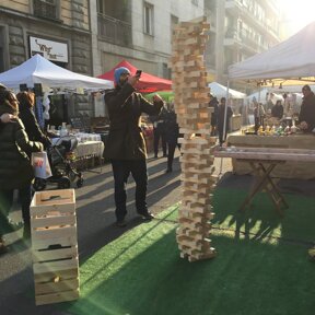 giochi dei nonni a Milano, via Lecco nel cuore del Pride Square di Milano, via Lecco e via Castaldi, alla riscoperta dei giochi dei nonni