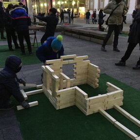giochi dei nonni a Novara Piazza Matteotti, centro storico di Novara, animato con i giochi dei nonni