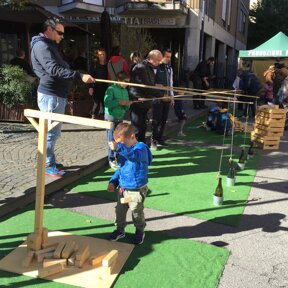 giochi dei nonni a Morbegno (SO) i giochi dei nostri antenati in occasione della storica sagra del Bitto a Morbegno