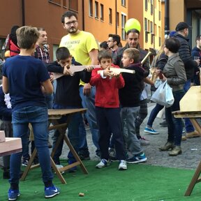 giochi dei nonni a Morbegno (SO) i giochi dei nostri antenati in occasione della storica sagra del Bitto a Morbegno