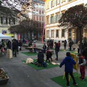 giochi dei nonni a Novara Piazza Matteotti, centro storico di Novara, animato con i giochi dei nonni