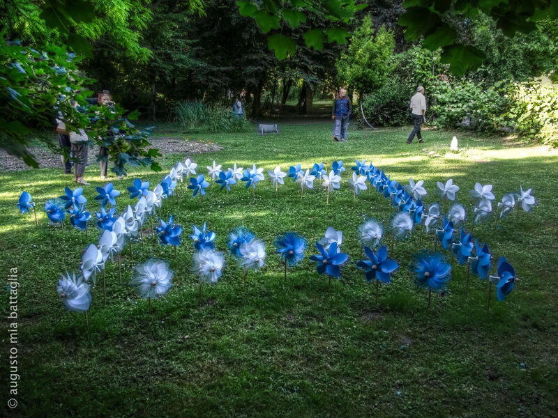 Magen David with sparklers, installation Pqrdes, Mirano, 2014