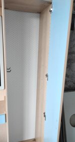 mobile-ingresso-con-armadio-e-specchiera-celeste-e-legno-chiaro-salvaspazio