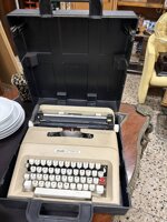 macchina-da-scrivere-olivetti-lettera-35