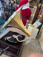 grammofono-his-masters-voice-con-grande-tromba-in-ottone-stile-vintage-a-manovella
