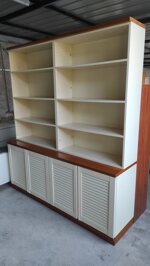 libreria-grande-parete-attrezzata-4-ante-a-persiana-e-8-vani-giorno-crema