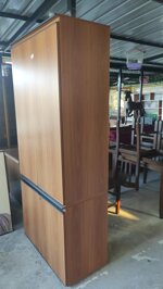 armadio-guardaroba-in-legno-naturale-design-essenziale-e-moderno