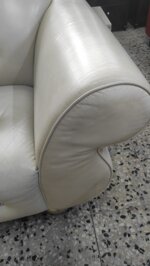 divano-design-moderno-in-pelle-bianca