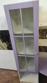 parete-attrezzata-cameretta-scrivania-libreria-e-mobile-serranda-lillapanna