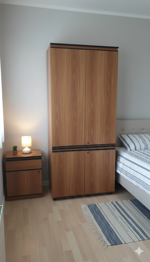 armadio-guardaroba-in-legno-naturale-design-essenziale-e-moderno