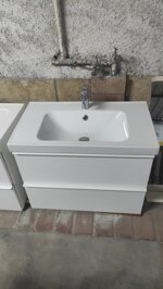 mobile-bagno-moderno-bianco-con-lavabo-in-ceramica