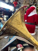 grammofono-his-masters-voice-con-grande-tromba-in-ottone-stile-vintage-a-manovella