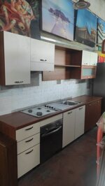 cucina-lineare-completa-stile-moderno-bicolore-legno-e-crema