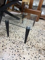 tavolo-da-salotto-con-base-in-vetro