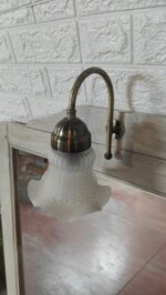 specchio-shabby-chic-sagomato-con-luce-integrata-bianco-decapato