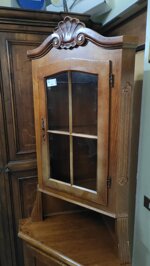 angoliera-classica-in-legno-massiccio-con-vetrina-stile-rusticoarte-povera
