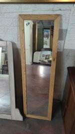 specchio-rettangolare-moderno-con-cornice-in-legno-naturale