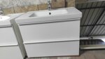 mobile-bagno-moderno-bianco-con-lavabo-in-ceramica