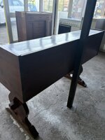 scrivania-con-alzatina-a-5-cassetti