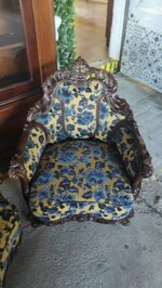 coppia-di-poltrone-barocche-in-legno-intagliato-e-damascato-usate