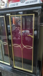 elegante-vetrina-biedermeier-a-due-corpi-nero-laccato-e-interno-in-velluto-porpora