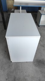 cassettiera-moderna-bianca-4-cassetti-maniglie-rosse-mobile-ufficio-cameretta