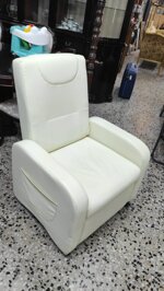 poltrona-relax-reclinabile-meccanica-in-ecopelle-bianca-comfort-e-praticita