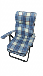 poltrona-sdraio-pieghevole-imbottita-con-fantasia-a-quadri-blu-relax-e-funzionalita