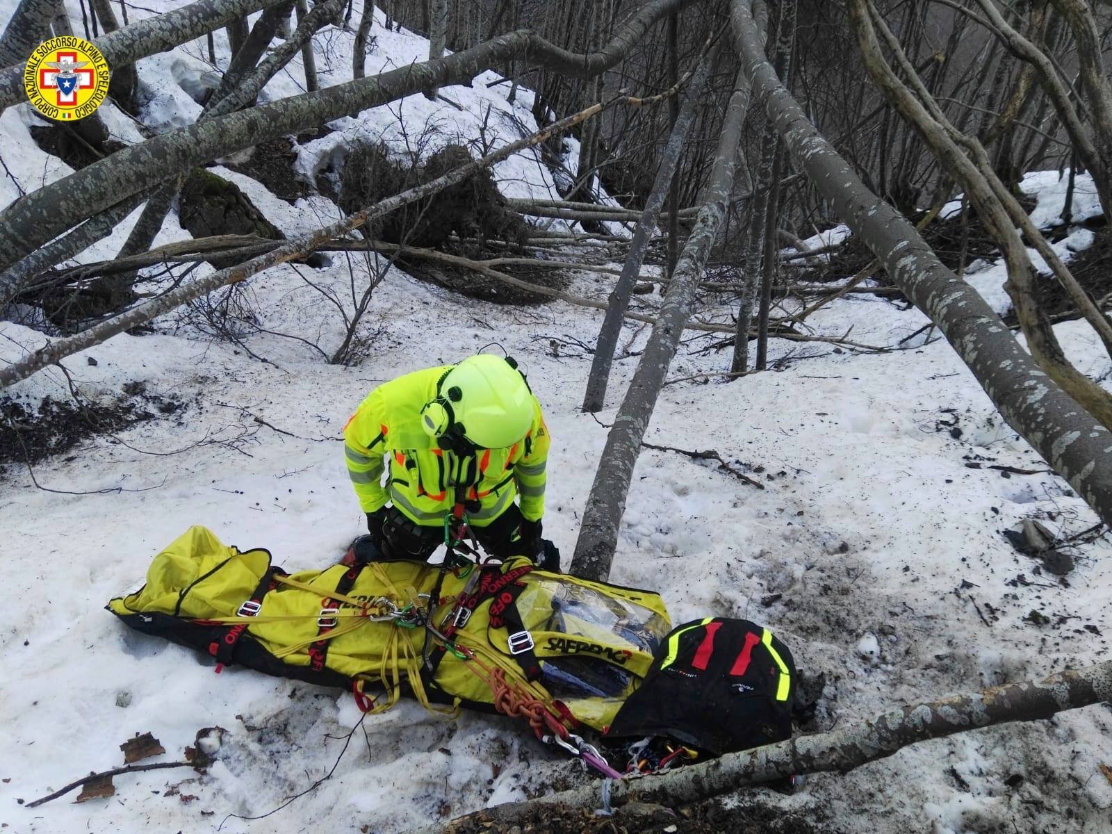 1 aprile 2021. Sentiero dei rapaci, Lizzano in Belvedere (BO). Cade procurandosi un trauma cranico.