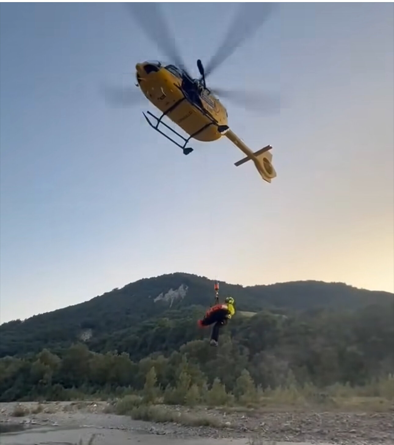22 giugno 2025. Cantoniera (Vetto -RE). Soccorso bagnante infortunato.