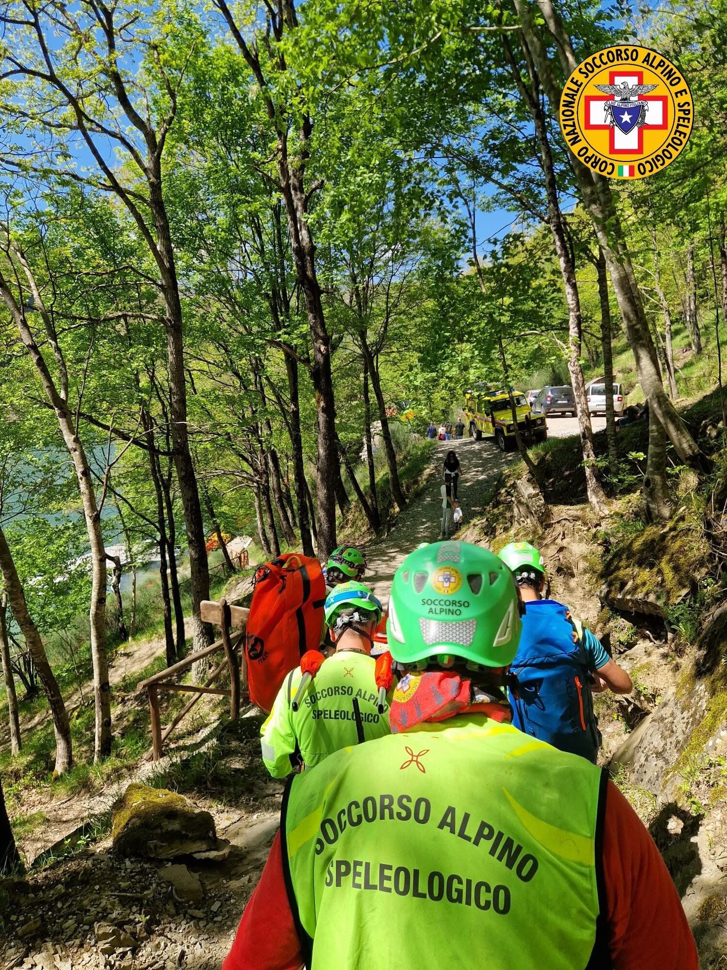 1 maggio 2025. C&agrave; di Sopra - Ridracoli (Bagno di Romagna - FC). Soccorsa escursionista.