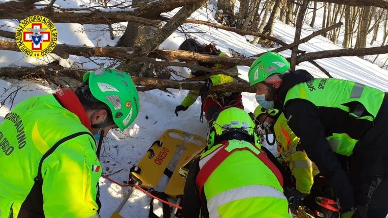 14 febbraio 2021. Monte Carevolo (Ferriere - Pc) Giovane escursionista scivola sul ghiaccio.