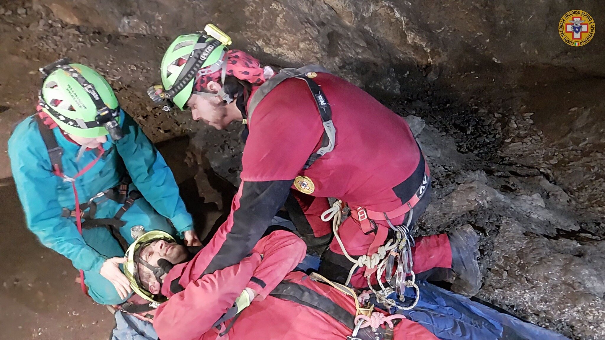 14 aprile 2024. Grotta del Farneto. I tecncii e sanitari Spleleo si aggiornano sulle tecniche di soccorso al paziente traumatizzato in ambiente ipogeo.
