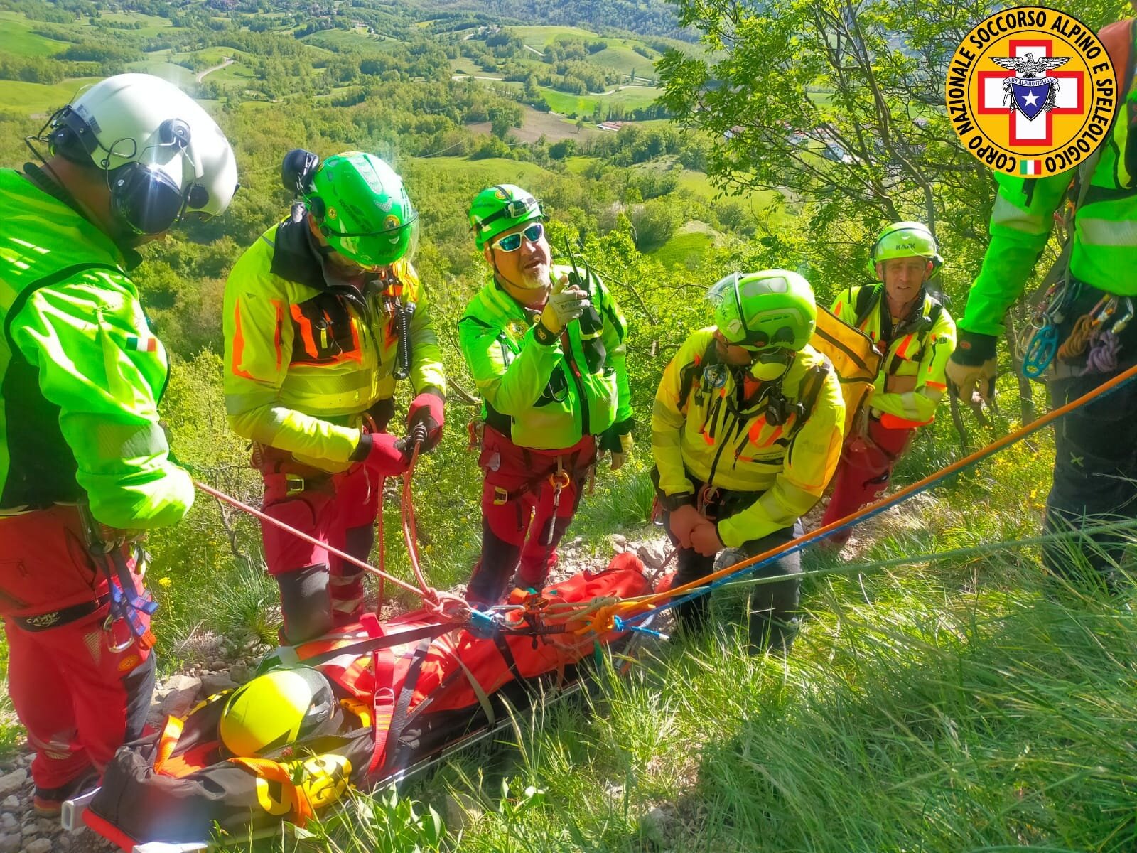 5 maggio 2024. Pietra di Bismantova (Castelnovo ne Monti - RE). Cade procurandosi diversi traumi mentre arrampica.