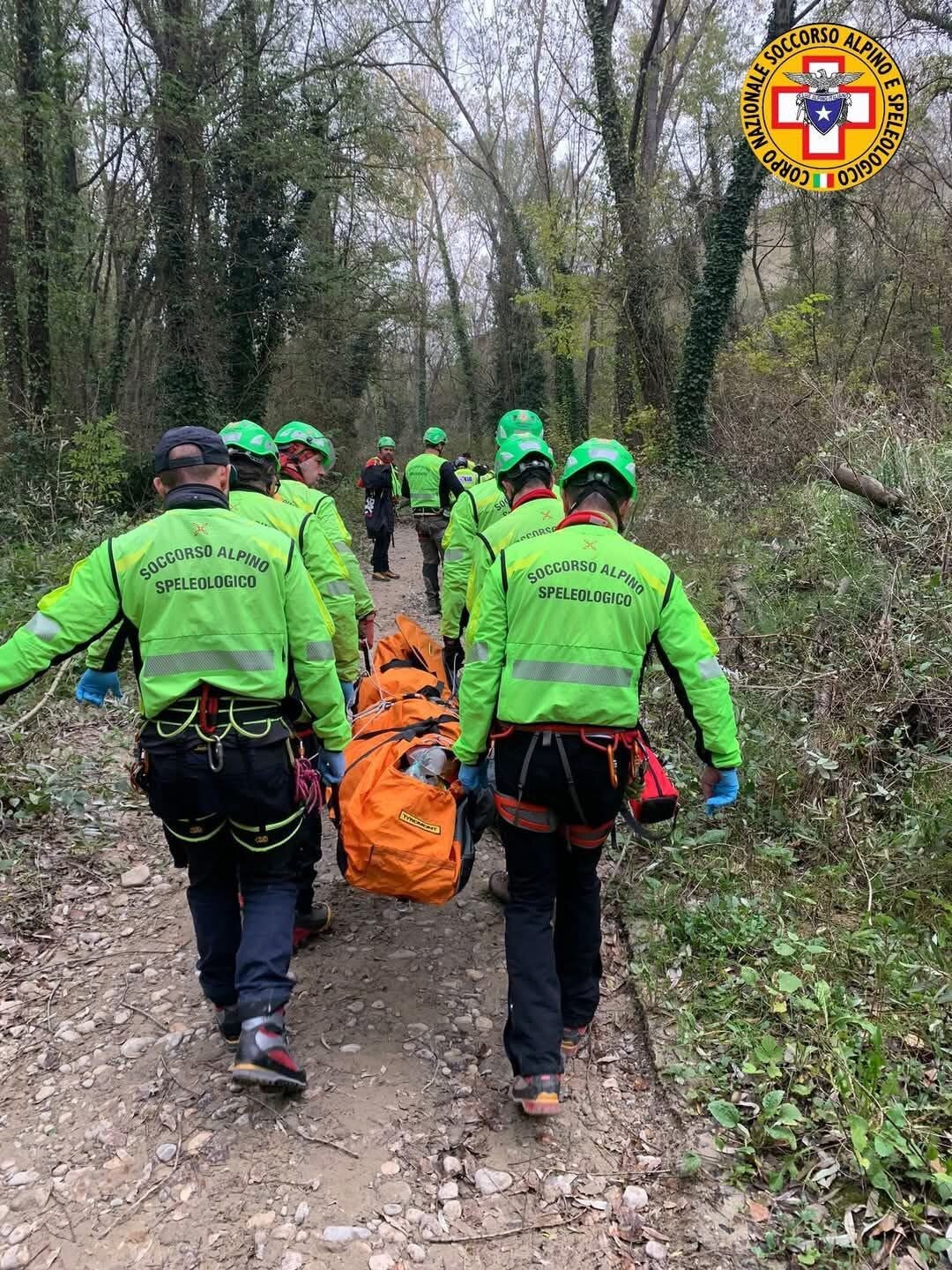 2 giugno 2025. Pietra di Bismantova (Castelnuovo n&eacute; Monti - RE). Due interventi di soccorso per i tecnici della stazione monte Cusna.