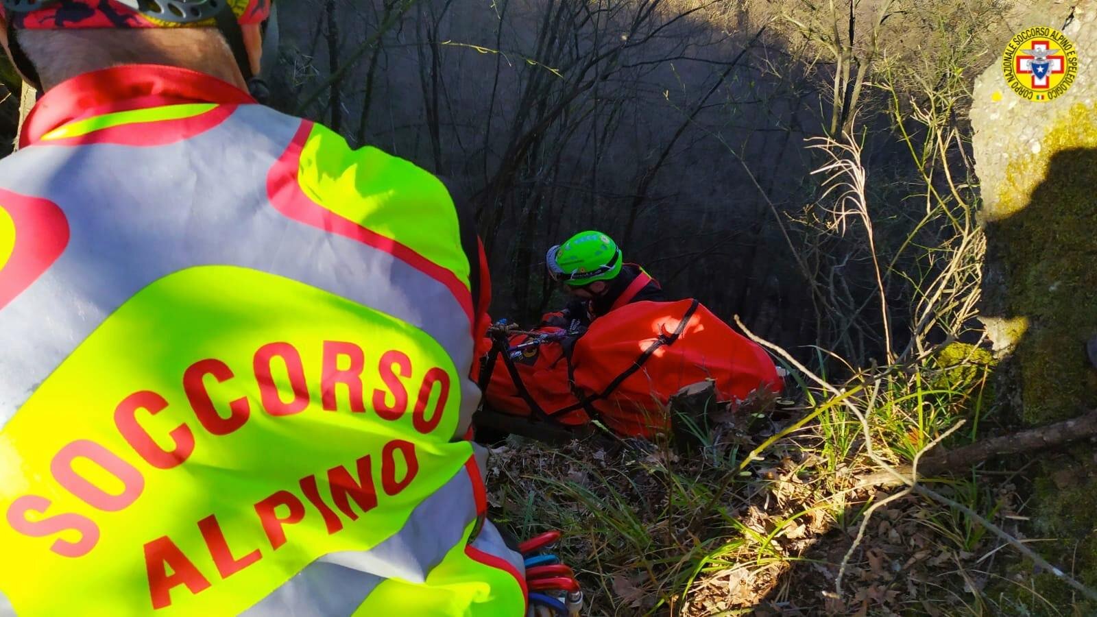 3 maggio 2020. Sasso Marconi (BO). Scivola nel pendio mentre lavora nell'orto.