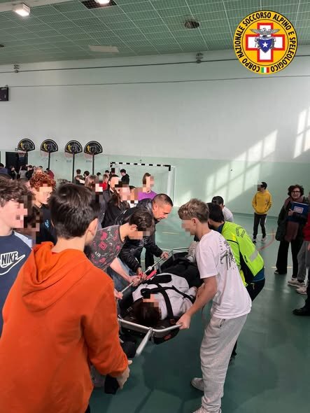 22 novembre 2025. I.C Verdi di Corcagnano (PR). Il soccorso Alpino incontra gli studenti.