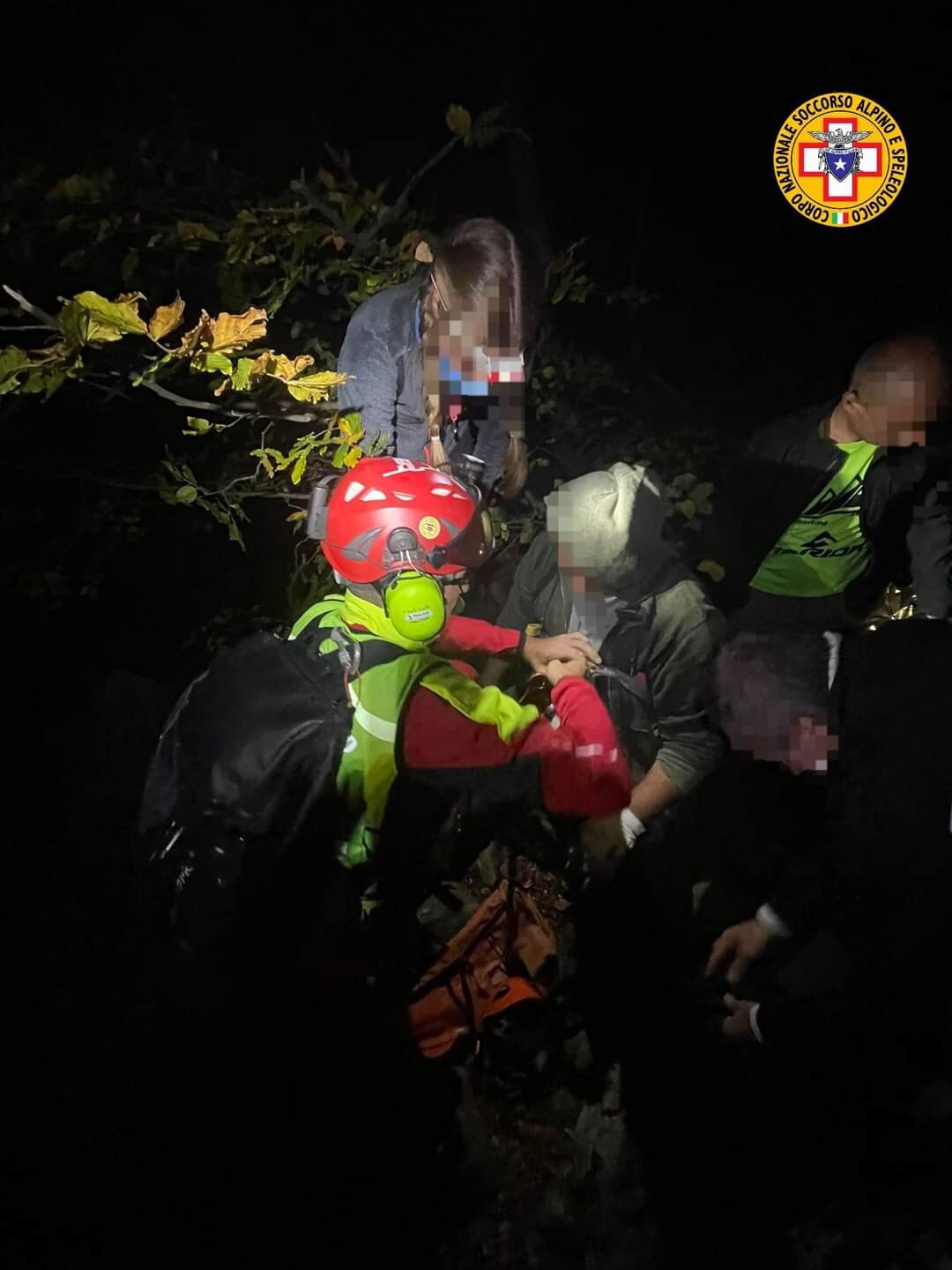 7 ottobre 2023. Rifugio citt&agrave; di Sarzana ( Ventasso RE). Intervento di soccorso notturno per fungaiolo caduto in una sassaia.