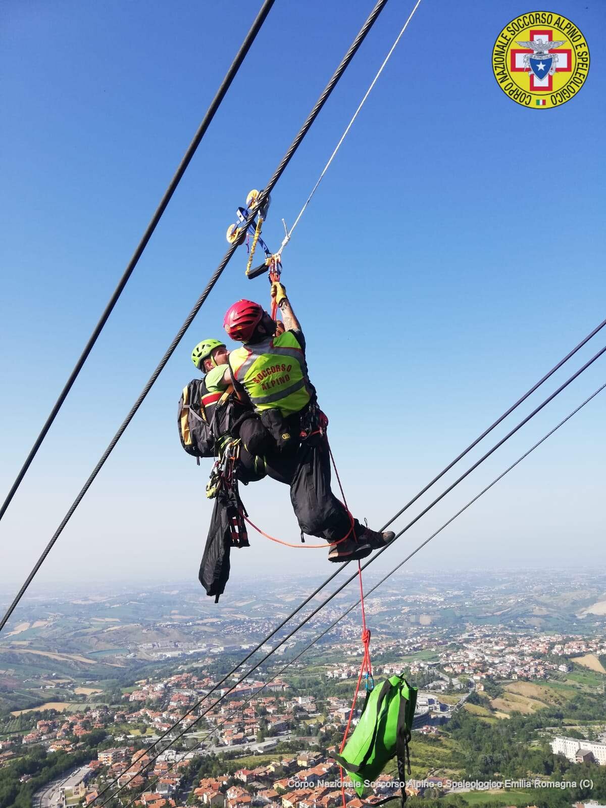 27 giugno 2019. Spettacolare simulazione di soccorso del Soccorso Alpino sulla cabinovia di San Marino.