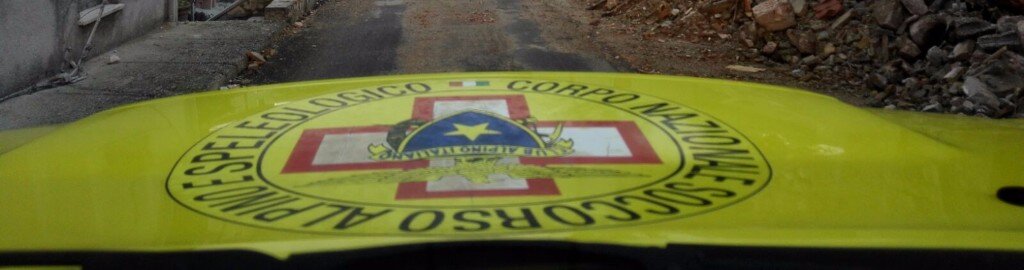 30 agosto 2017 Intervento notturno dei tecnici della Stazione Monte Cusna per soccorrere uno scout con trauma dell'arto inferiore presso il rifugio Battisti (RE)