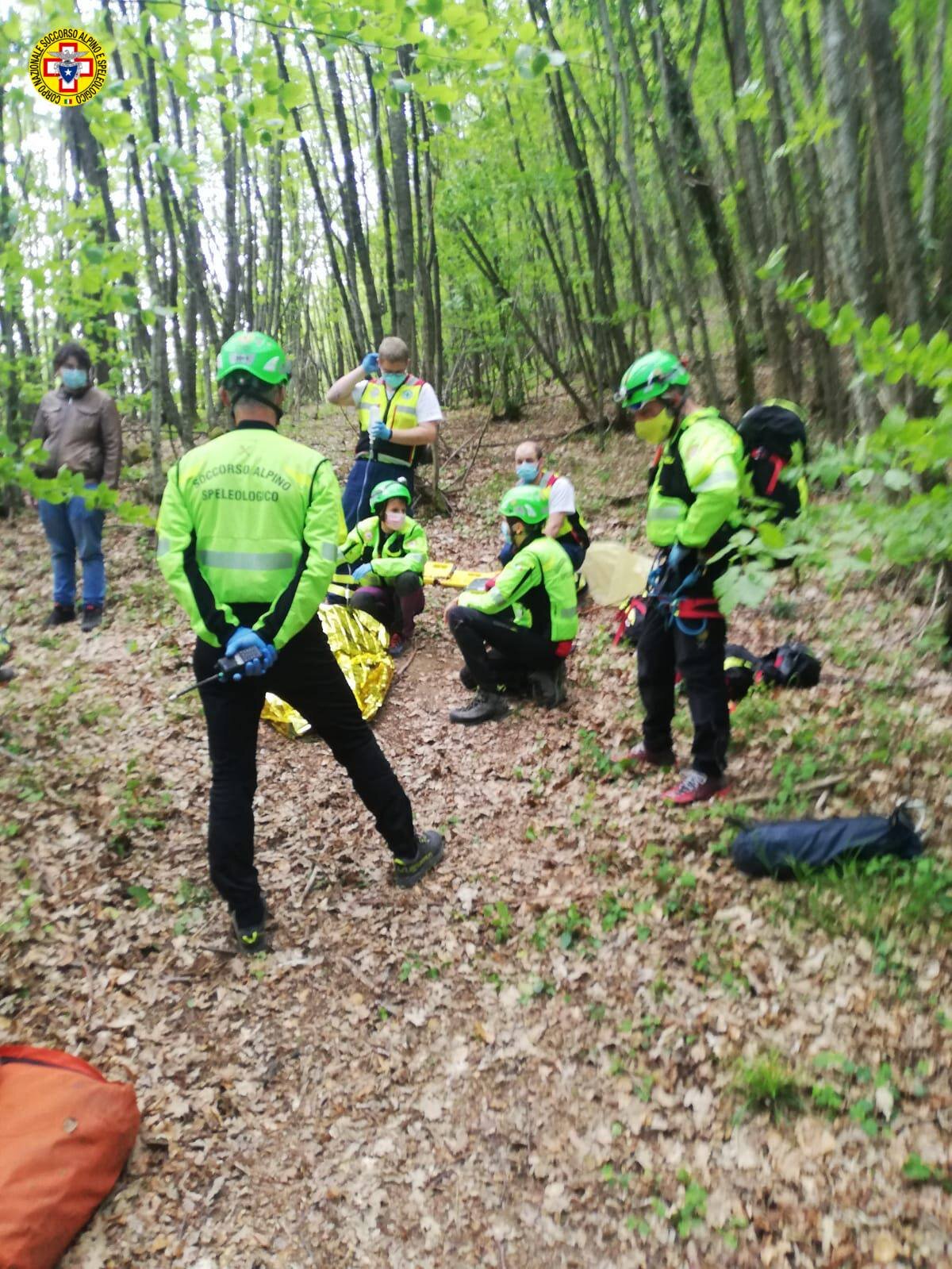 23 maggio 2021. Cascate del Golfarore (RE). Accusa un malore durante escursione.