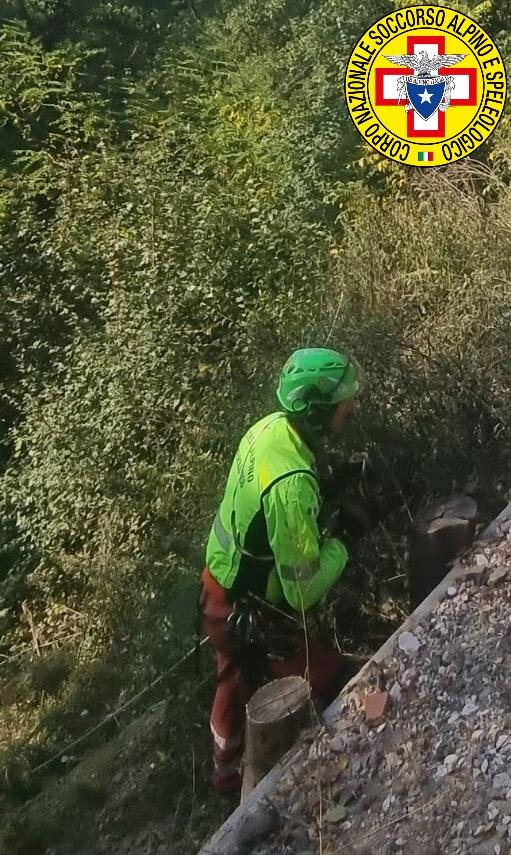 16 ottobre 2022. Monterenzio (BO). Precipita nella scarpata con l'auto.