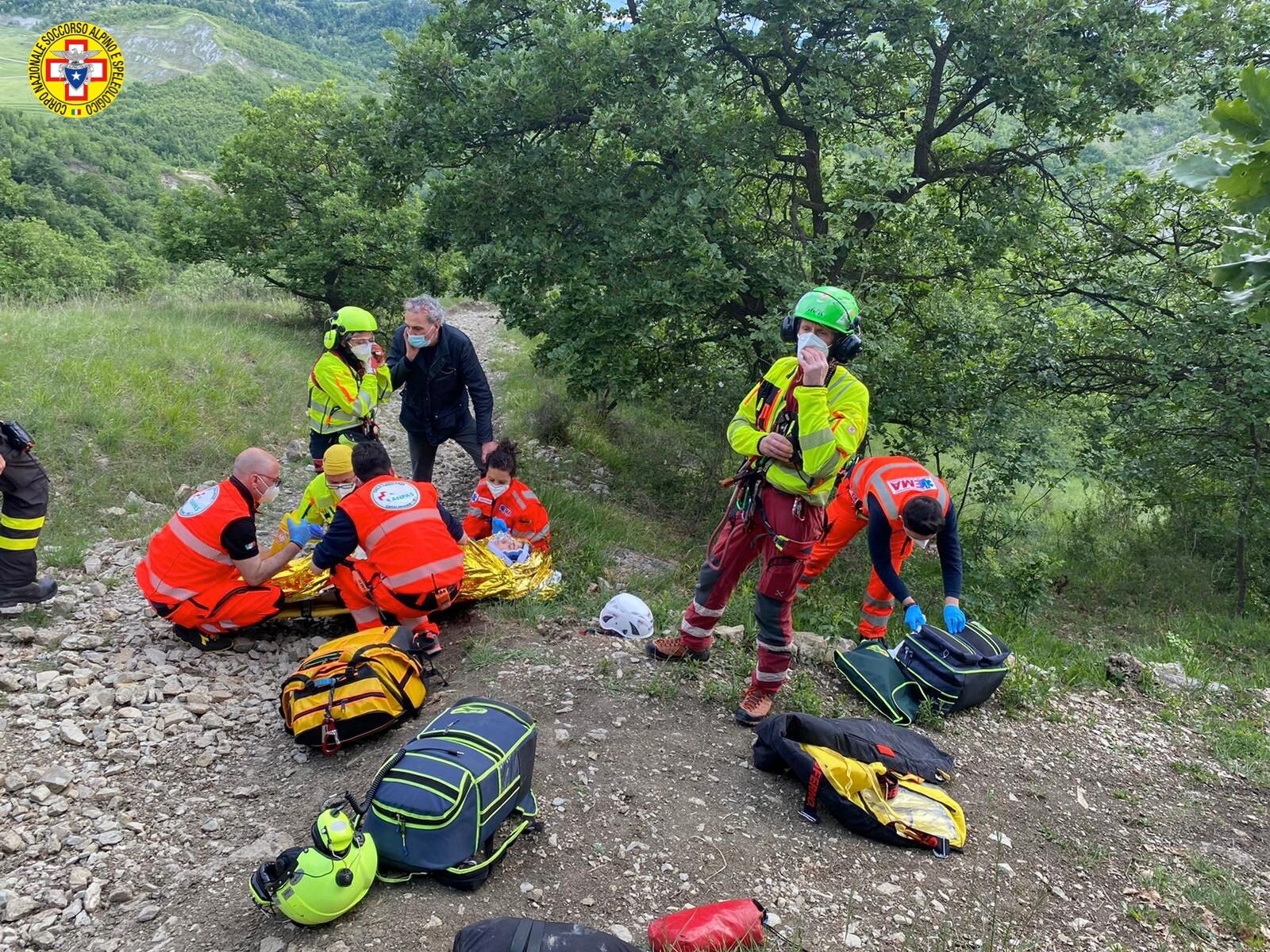 15 maggio 2021. Casalgrande (RE). - Biker sedicenne cade lungo un sentiero