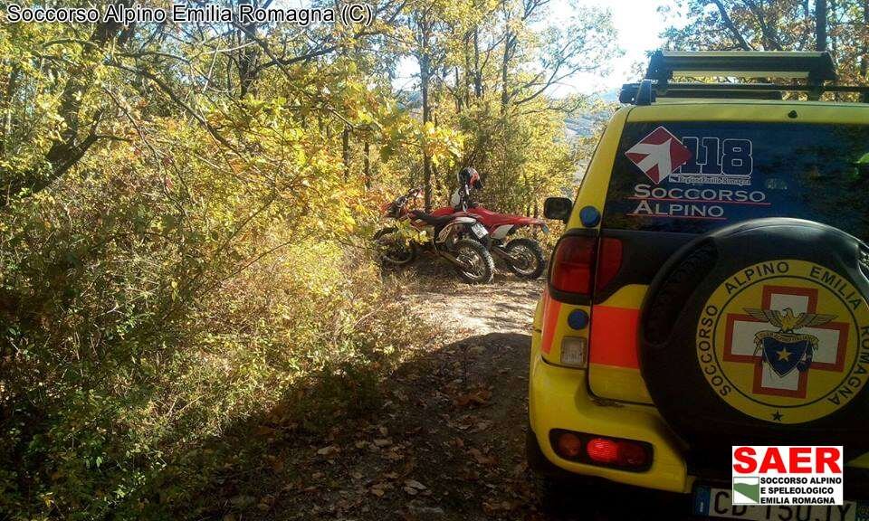 23 ottobre 2017 - Costa di Bulla, Travo (PC). I tecnici della Stazione Monte Alfeo intervengono per soccorrere due motociclisti in zona boschiva.