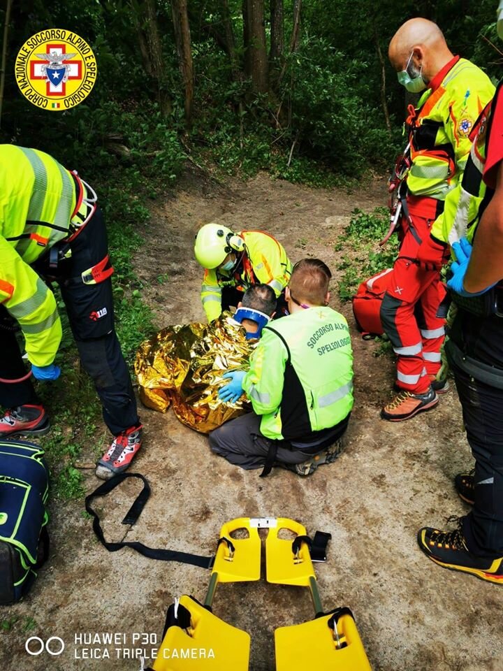 24 maggio 2020. Loiano (BO). Cade dalla Mountain bike durante escursione. Interviene il Soccorso Alpino.